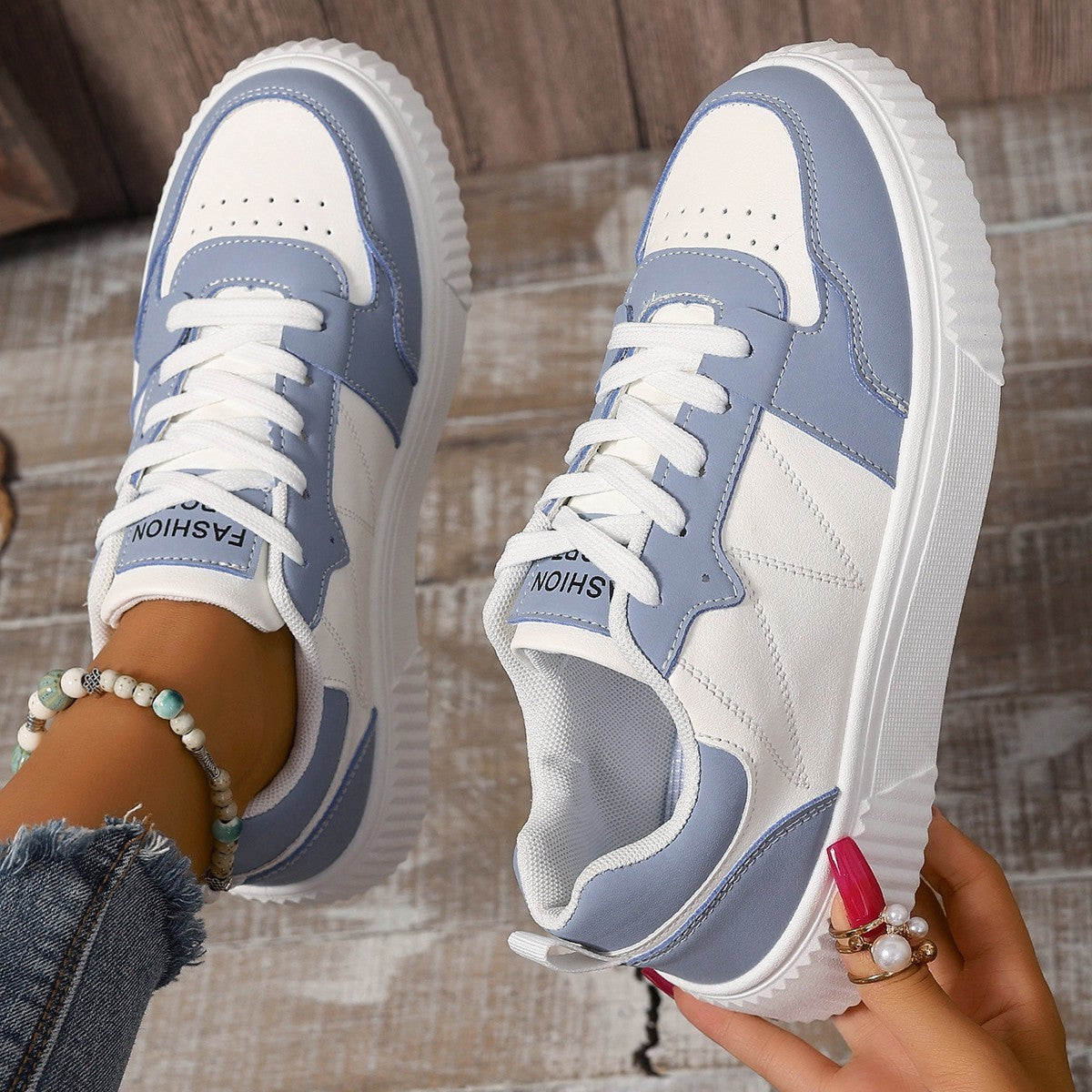 Luna | Sneakers