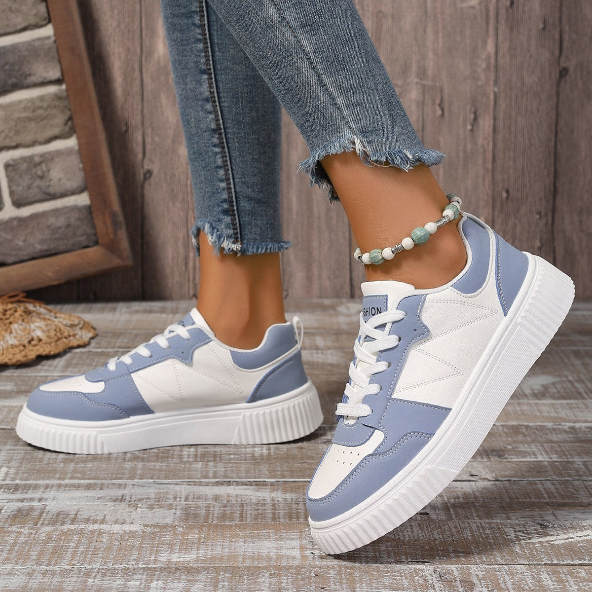 Luna | Sneakers