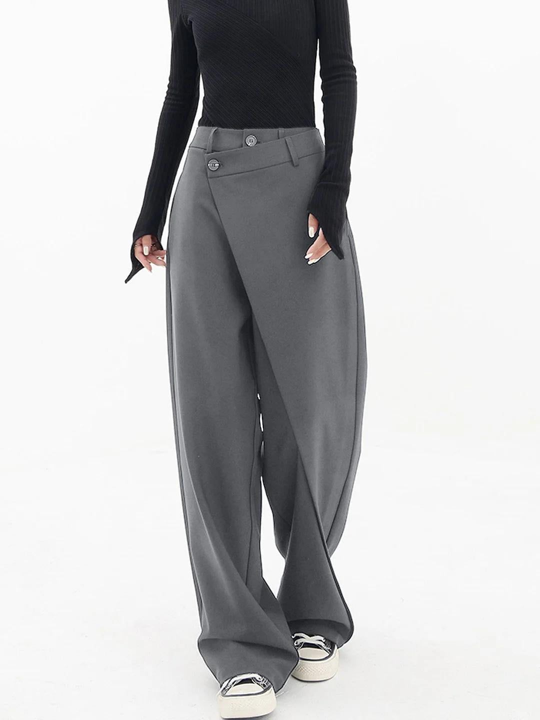 Back view of relaxed-fit baggy pants, made with high-quality fabric for maximum comfort.