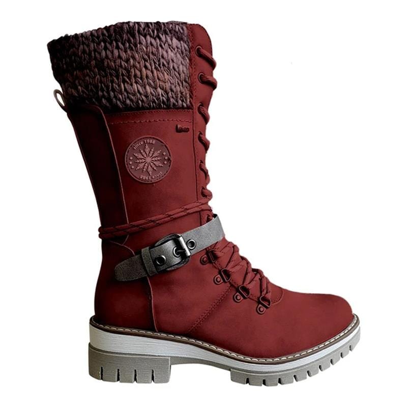 Comfortable and warm boots with a soft inner lining, perfect for winter weather.