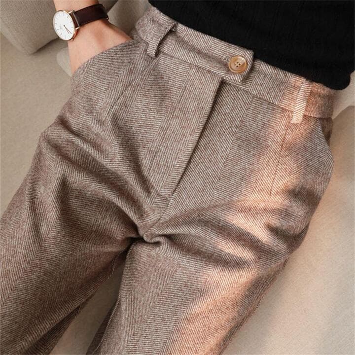 Stylish tailored pants designed for a perfect fit, offering comfort and sophistication for any occasion.