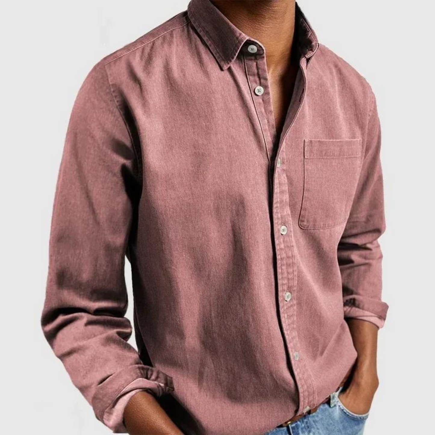 Mateus shirt with long sleeves, perfect for business or casual wear.