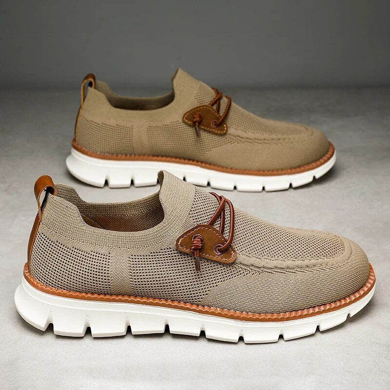 Keep your feet cool and dry all day with the breathable design of Ryan Ventura walking shoes.